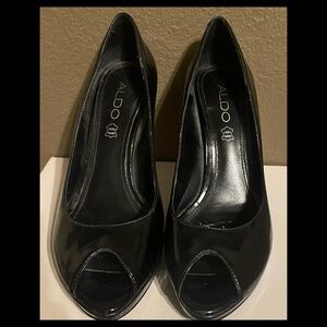 Aldo black patent platform peep toe heels size 8